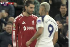 暴脾气！里沙利松掐埃基蒂克脖子、推索博、肘击弗林蓬，均未染黄