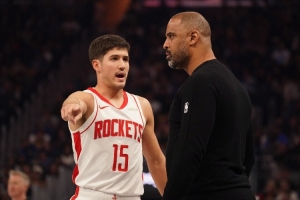 杨毅：范弗里特受伤后谢泼德抓住了机会 他进攻&三分真的帮了球队