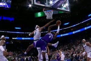 争议！科利尔疑似被犯规2+1未响哨 班凯罗三分绝杀不中加时了！