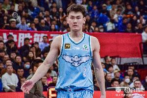 广东VS青岛大名单：胡明轩、杜润旺缺阵 徐杰、王睿泽在列