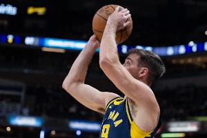 末节站出来追了一波分！麦康纳10中8拿到16分8助&末节5中5砍10分