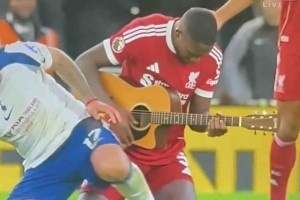 今日趣图：俗话说事不过四，你厂第5次圣诞冠军还会掉链子？