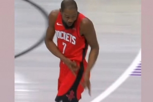 申京INS转发杜兰特滑稽跳舞庆祝和以KD为封面的赢球海报