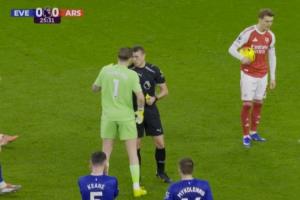 队长的决定！阿森纳获点时厄德高早早拿球，最终让给约克雷斯