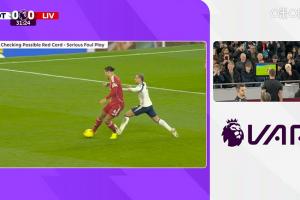 英超官方解释：西蒙斯亮鞋钉踢到范戴克小腿，严重犯规改判直红