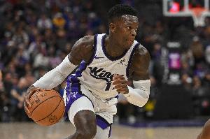 带领替补追分！施罗德半场4中3&三分3中2拿到10分 半场正负值+11