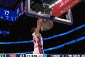 稳住局势！邓罗抢断扣篮打停黄蜂 分差重新上双