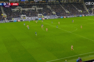 神同步！特罗萨德绝佳机会兜射中柱，与阿尔特塔同时抱头表示惋惜