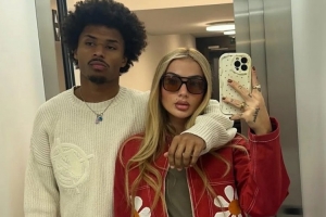 阿德耶米被换下后发脾气将被多特罚款，妻子声援：怎么能换下他啊