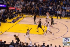 关键！古德温跑轰三分一击命中 波杰姆斯基拼命扑防徒劳