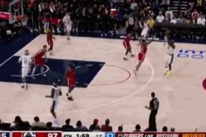 有点晚了！詹姆斯命中三分球 湖人仍落后9分