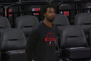 今日会表现如何？阔别14场复出！伊森赛前进行投篮热身