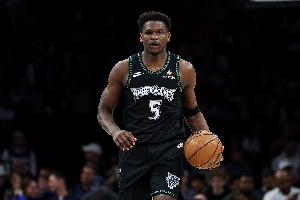 末节拿到7分！爱德华兹24中7拿到24分6助 三分11中2