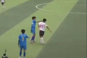 比赛中拳击对手！四川足协官方：打人球员何俊杰被禁赛3年