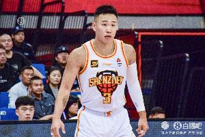 媒体人：从全运会到联赛 贺希宁表现俨然是国内顶级二号位的水准