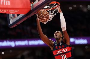 场均18.9分8.4板！基夫：萨尔潜力才展露冰山一角 他还会继续进步