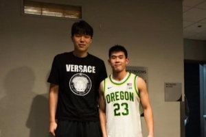 杨瀚森社媒晒和林葳合影&打气 林葳转发：“一起加油！”