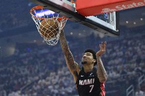 拼尽全力！韦尔15中11空砍生涯新高28分 另有19个篮板