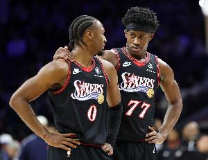 埃奇库姆：球队三位核心都告诉我要保持侵略性 我就是做我自己