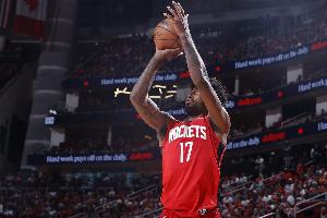 活力十足！伊森连续拿分 帮助火箭保持场上优势