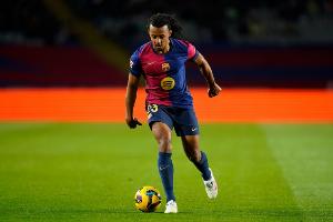 世体：孔德因受伤被换下场，他当时不确定是否还能继续比赛