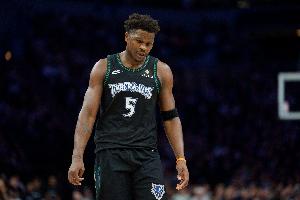 外线没谱！一节半时间森林狼三分13中0 其中爱德华兹三分4中0