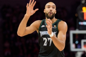 生涯10000板里程碑！戈贝尔7投5中得11分18板3助 前场篮板有6个