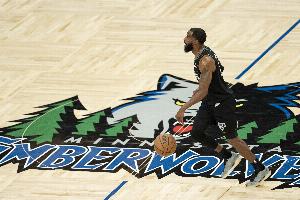 芬奇：康利能决定比赛节奏总能做出正确传球选择 打出了一贯水准