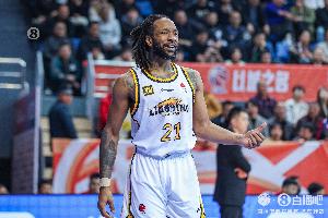 砍瓜切菜！威尔斯半场8中5独得19分4助 三分5中4