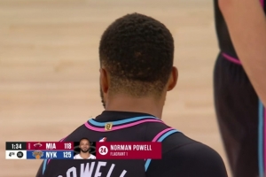 侵犯圆柱体！布伦森干拔三分被鲍威尔犯规 裁判升级一级恶意