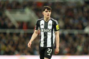 英媒：曼联想签一名左后卫，对利夫拉门托和布朗感兴趣