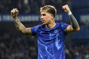 恩佐：圣诞节最重要是和家人们在一起，祝大家圣诞快乐心想事成