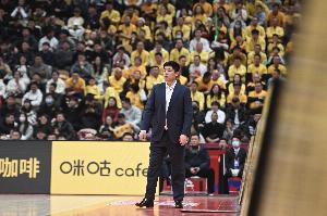 解说：山西的表现并不好 他们的防守又回到了以前的老样子