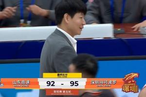 😅哥们？山东最后1秒落后3分结果布置了个2分战术&空篮还没上进