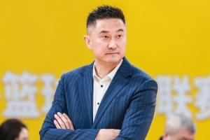 杜锋：胡明轩腿有伤 萨林杰发烧 杜润旺肩膀一直有伤 大家压力大