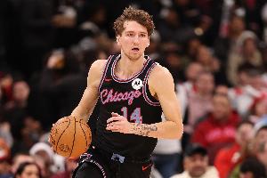 准得可怕！布泽利斯11中10&7记三分超高效轰下28分3板1断2帽