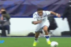 得不偿失！南野拓实放倒对方球员自己却遭ACL重伤，恐无缘世界杯