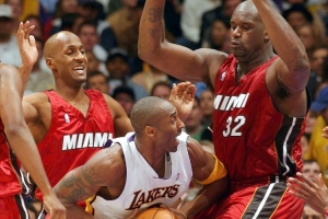 韦德：当年奥尼尔想在科比之前夺冠 因为和湖人战绩相同他还开会