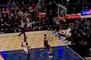 真是好球员！阿努诺比面断哈克斯 反击一条龙双手挂筐暴扣！