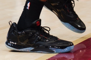 他也有签名鞋！奥科罗上脚个人第二代签名鞋the IO:02