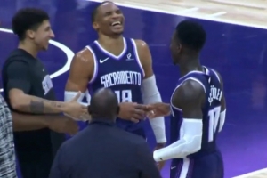 感谢黑哥救我！施罗德命中准绝杀威少开心死了 笑得前俯后仰