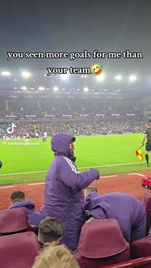 遭现场维拉球迷嘲讽😅B费回击：别因为我踢你们总是进球就生气