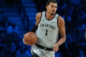 文班亚马133场合砍至少3000分1000板500助 NBA历史最快中锋