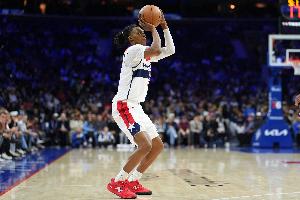 难挽败局！卡林顿11中7拿到全队最高21分外加5板 三分6中4