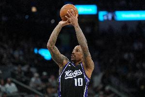 德罗赞：上一场输开拓者让人沮丧 火箭是西部强队但我们需要取胜