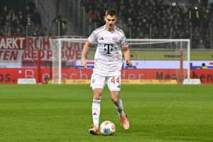 斯坦尼西奇：在拜仁踢球位置竞争当然激烈，没有人可以有所保留