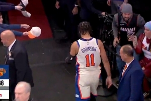 就问你服不服！布伦森单打哈克斯 对抗+后撤步不讲理压哨三分！