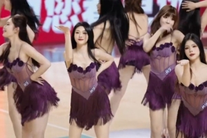 妹妹说紫色很有韵味！同曦啦啦队队员晒舞蹈视频：许嵩说过什么