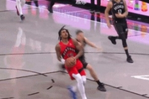 进入状态了！博伊尔斯扣篮 猛龙第三节到第四节打出15-0完成反超