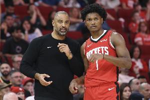 看不懂！背靠背作战乌度卡采用8人轮换 三巨头上场都超过40分钟